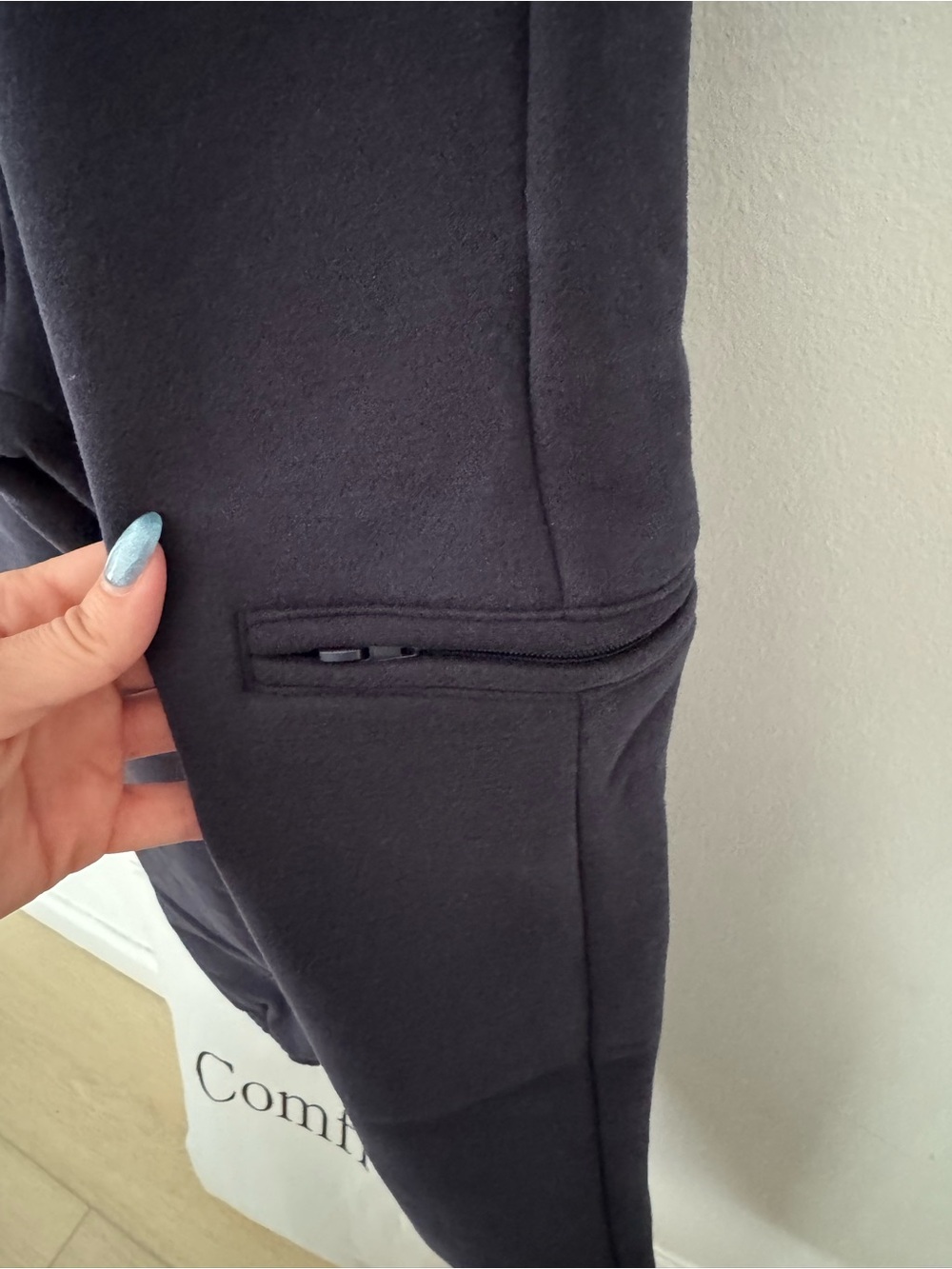 Comfrt Set- zip travel hoodie and matching pants - Picture 9 of 12